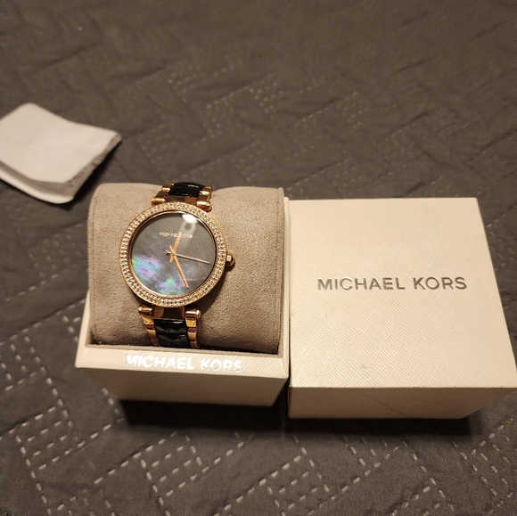 Authentic MK watch - Picture 1 of 3